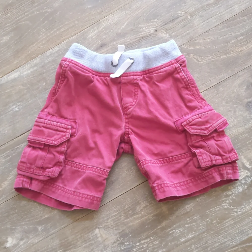 Size 2 Hanna Andersson pocketed carpenter shorts